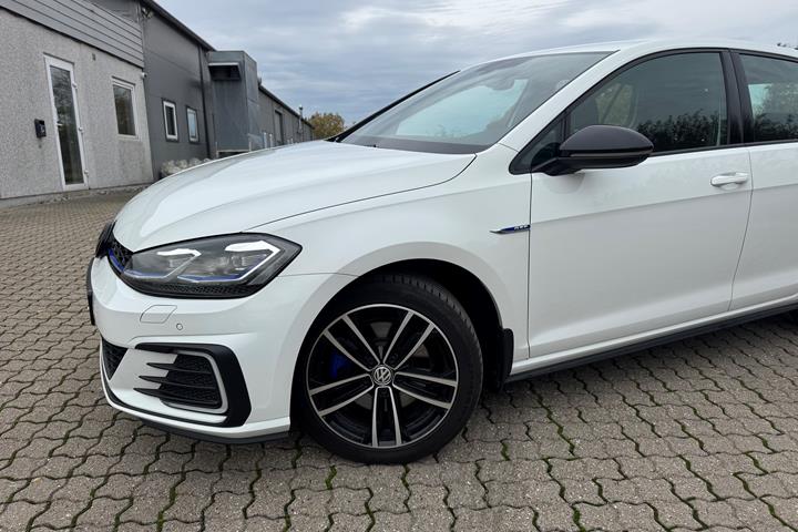 Hvid VW Golf fra 2020