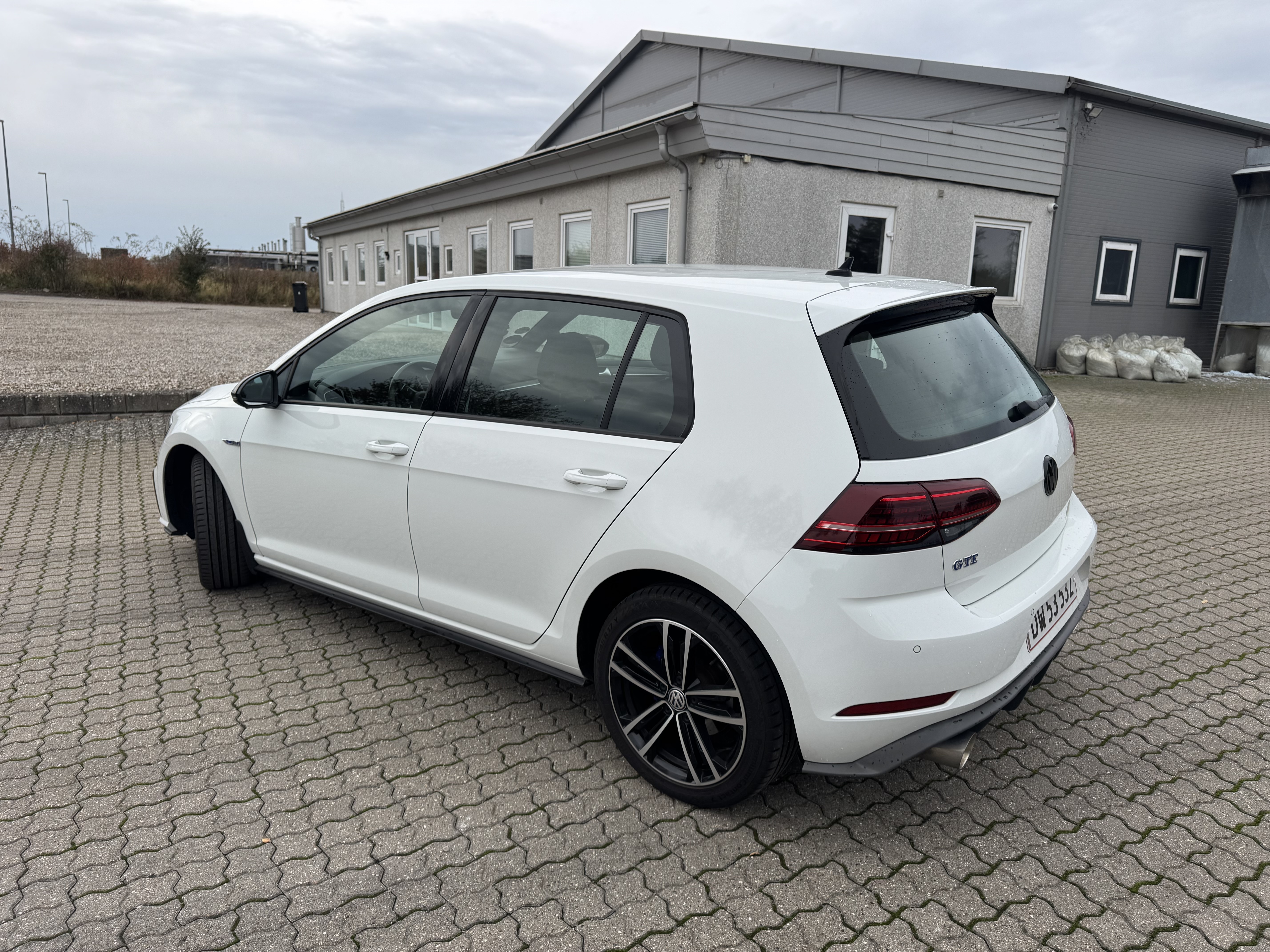 Hvid VW Golf fra 2020