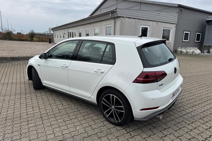 Hvid VW Golf fra 2020