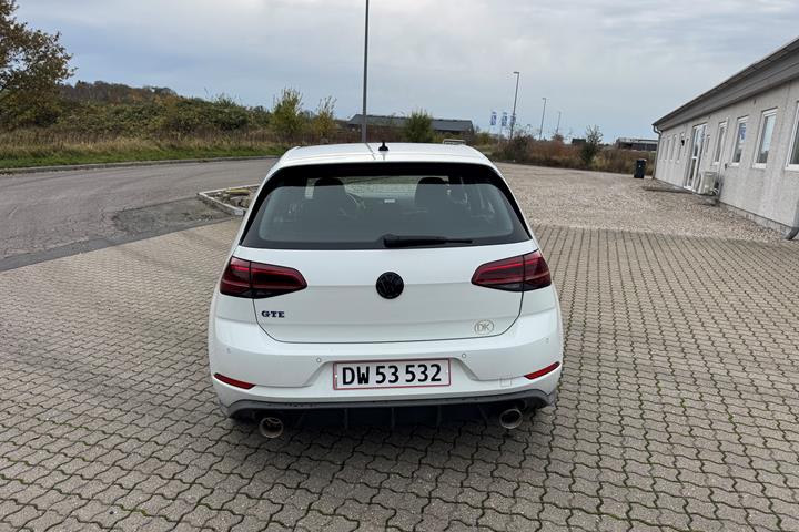 Hvid VW Golf fra 2020