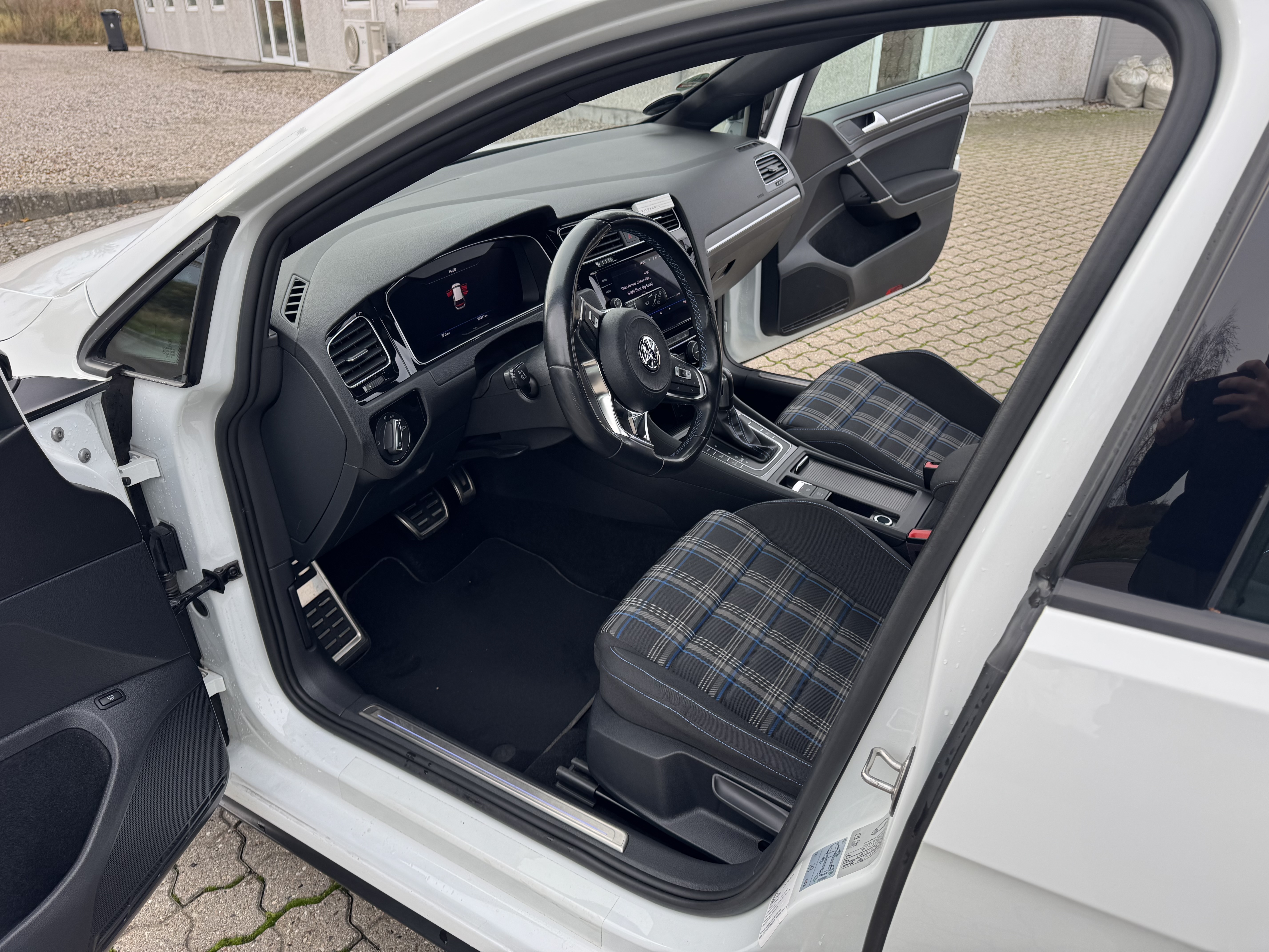 Hvid VW Golf fra 2020