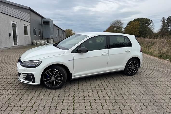 Hvid VW Golf fra 2020