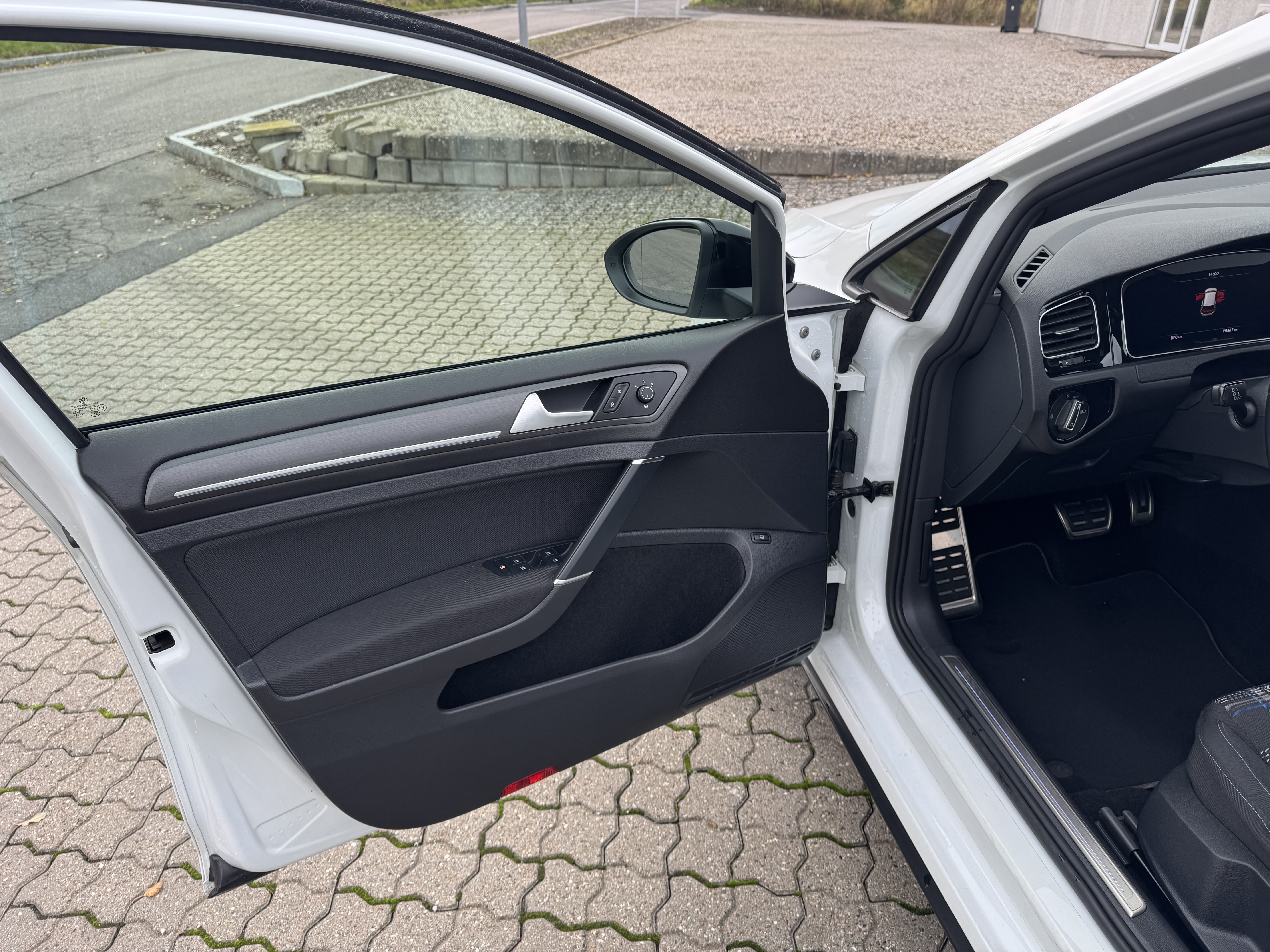 Hvid VW Golf fra 2020