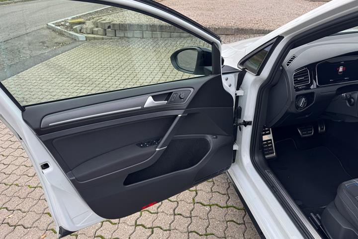 Hvid VW Golf fra 2020