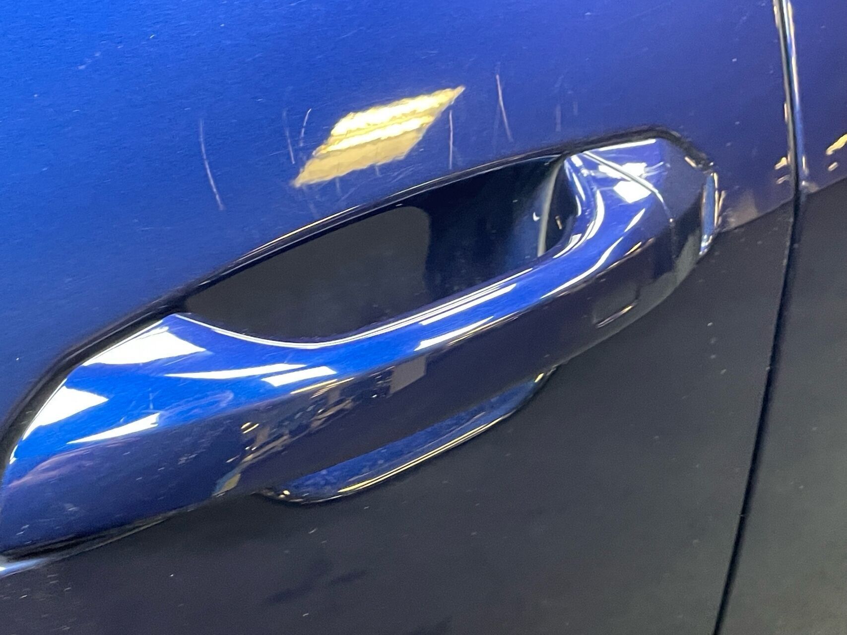 Blå Audi e-tron fra 2020