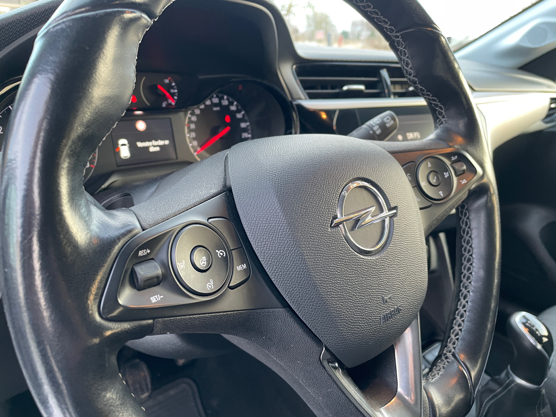 Hvid Opel Corsa fra 2020