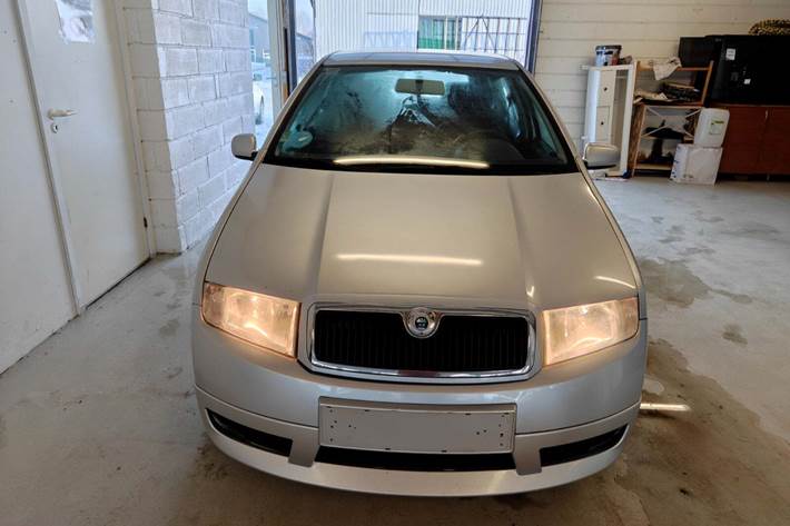 Gul Skoda Fabia fra 2003