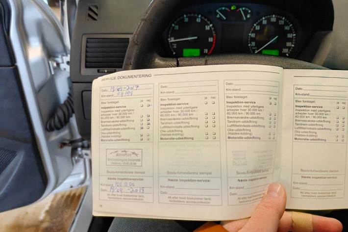 Gul Skoda Fabia fra 2003