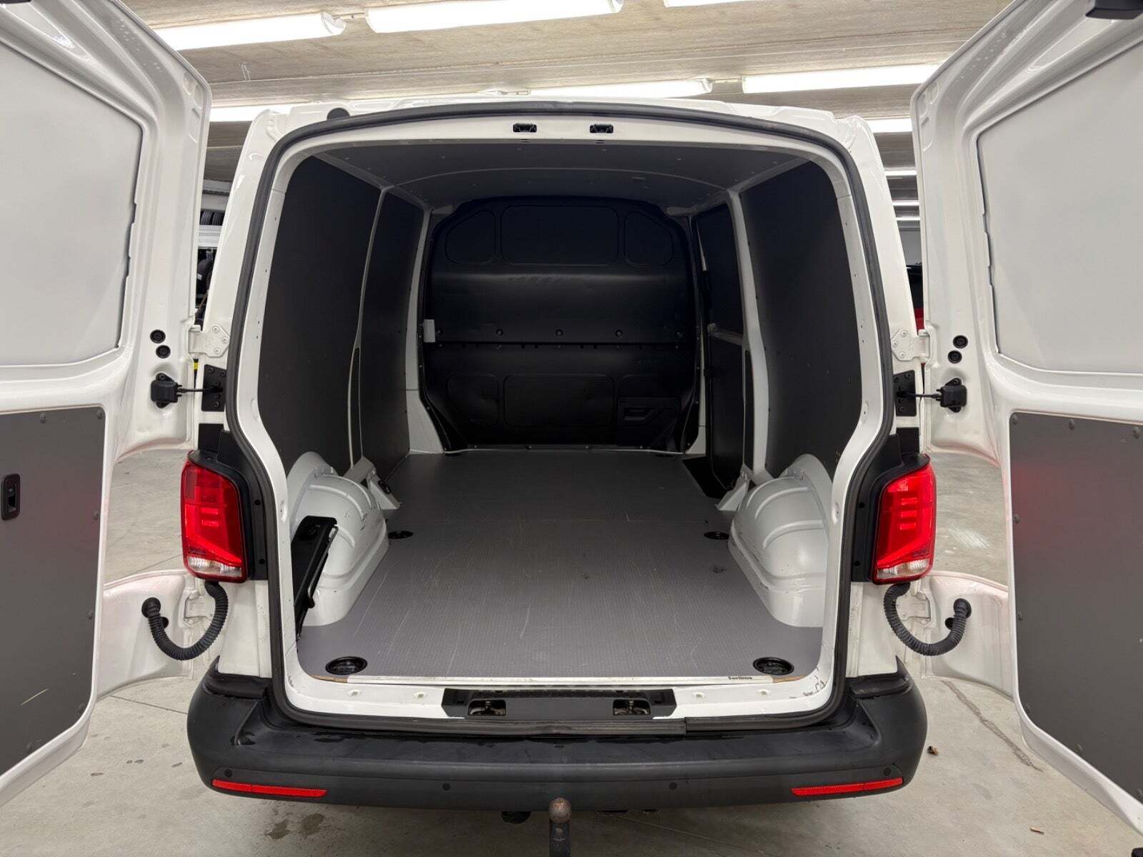 VW Transporter 2,0 TDi 204 Kassevogn DSG lang