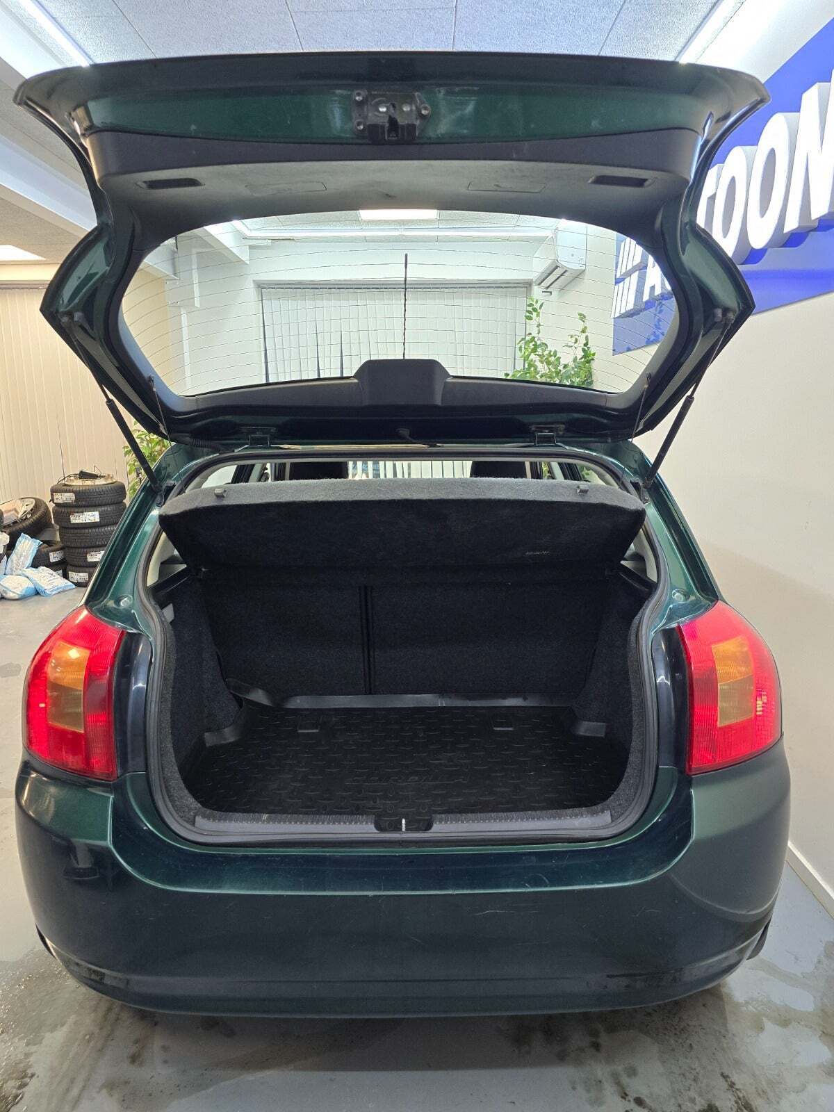 Grøn Toyota Corolla fra 2004