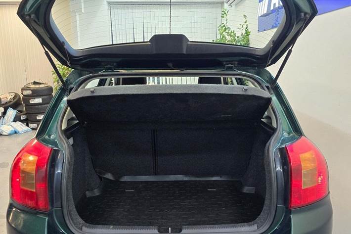 Grøn Toyota Corolla fra 2004