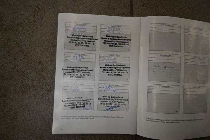 Rød Toyota Yaris fra 2018