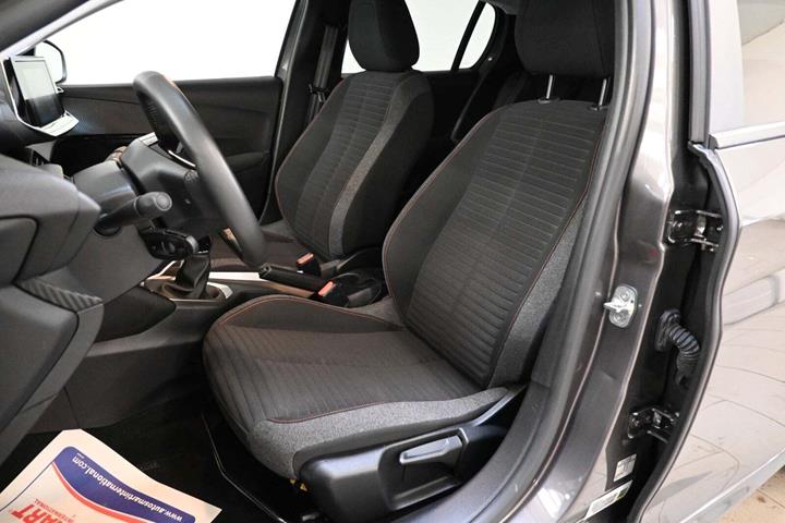 Grå Peugeot 208 fra 2022