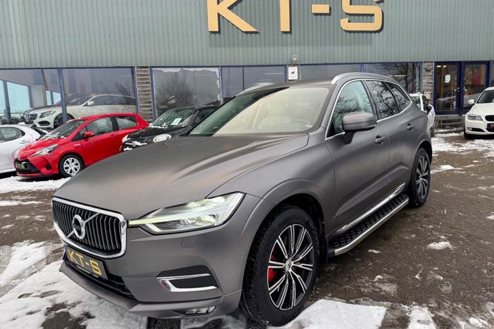 Grå Volvo XC60 fra 2018 set udefra