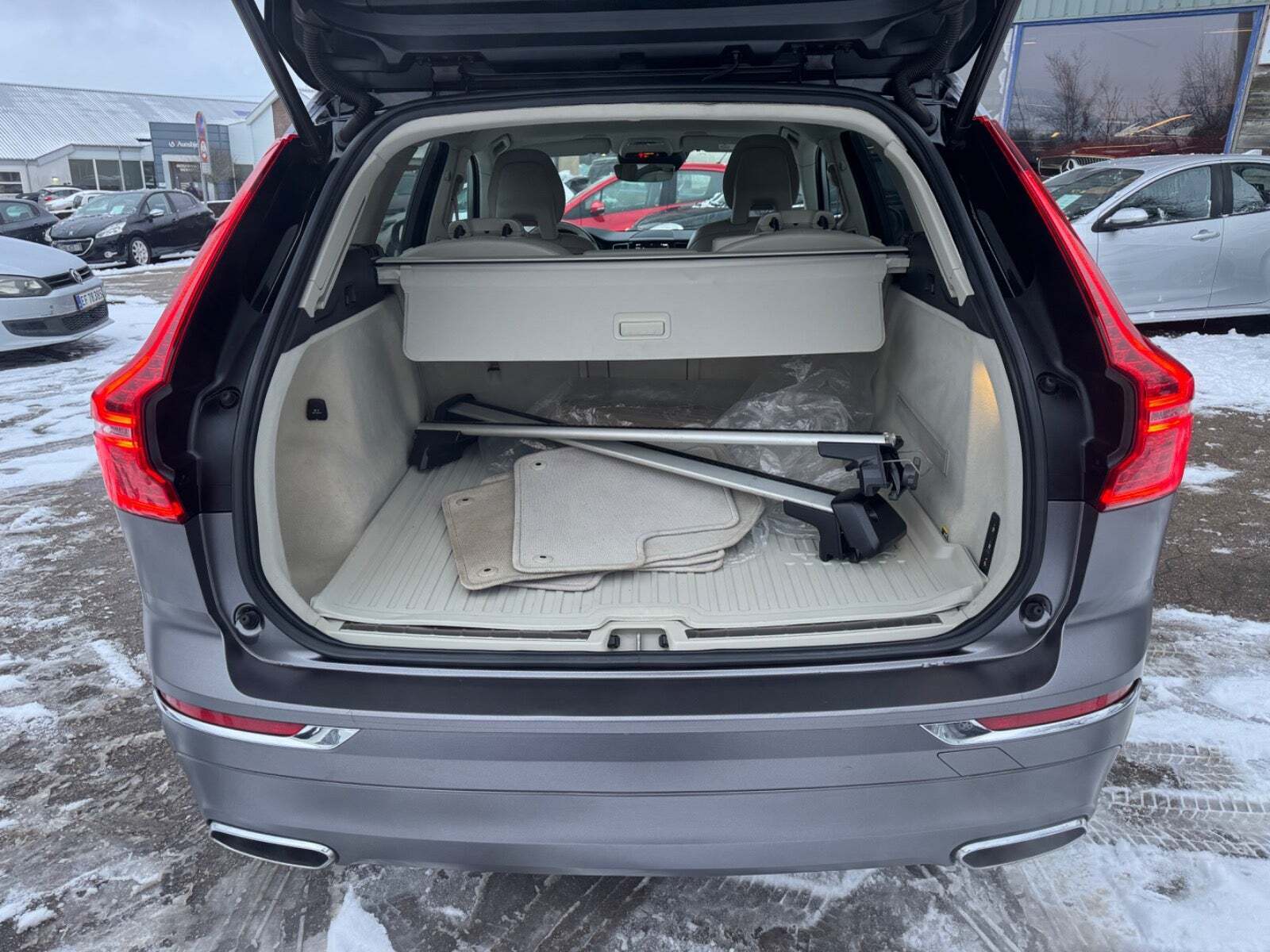 Grå Volvo XC60 fra 2018