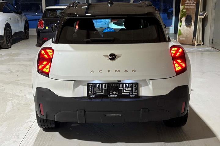 Hvid Mini Aceman E fra 2025 set udefra