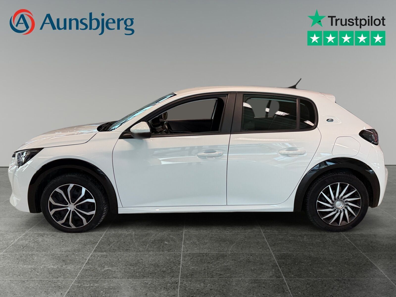 Hvid Peugeot e-208 fra 2021