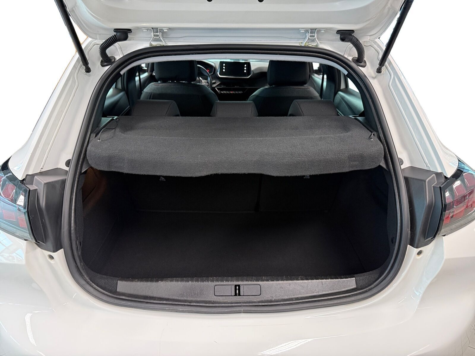 Hvid Peugeot e-208 fra 2021