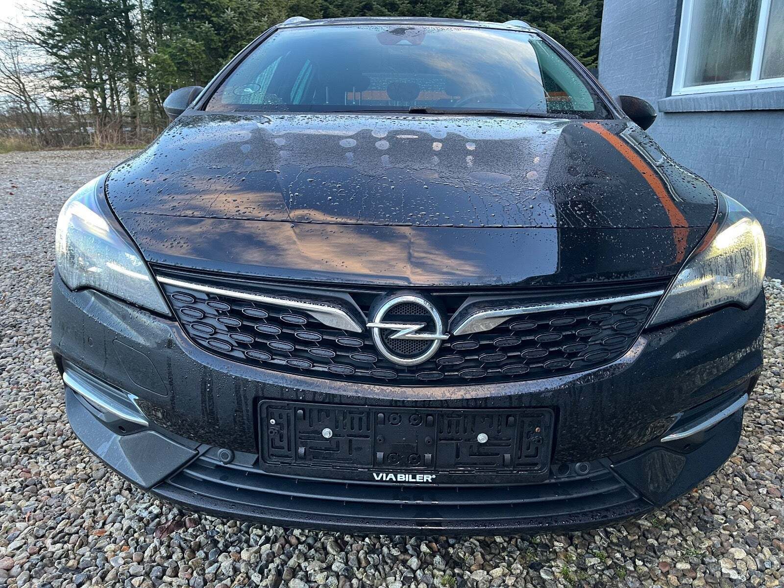 Sort Opel Astra fra 2020