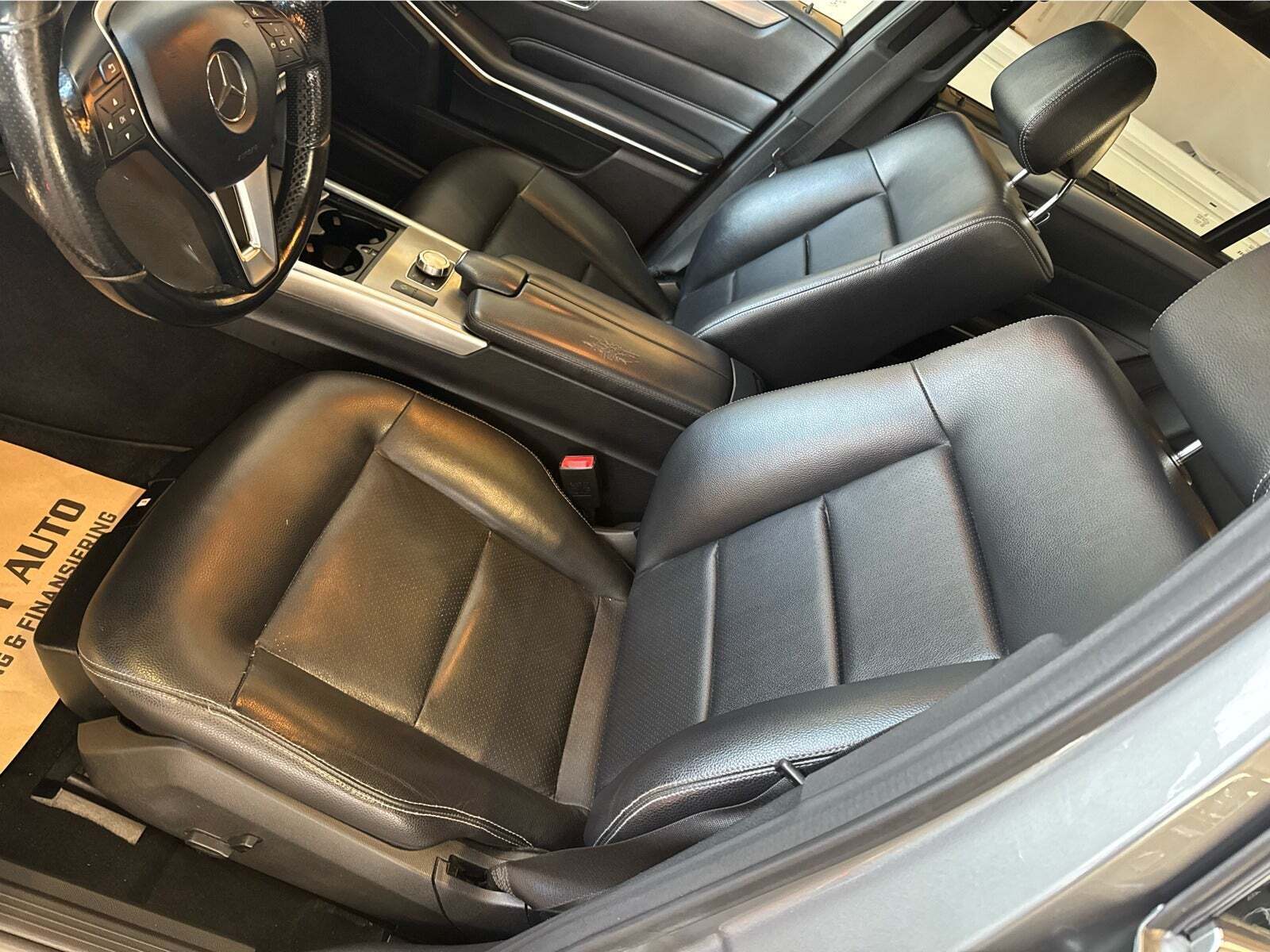 Grå Mercedes E220 fra 2013