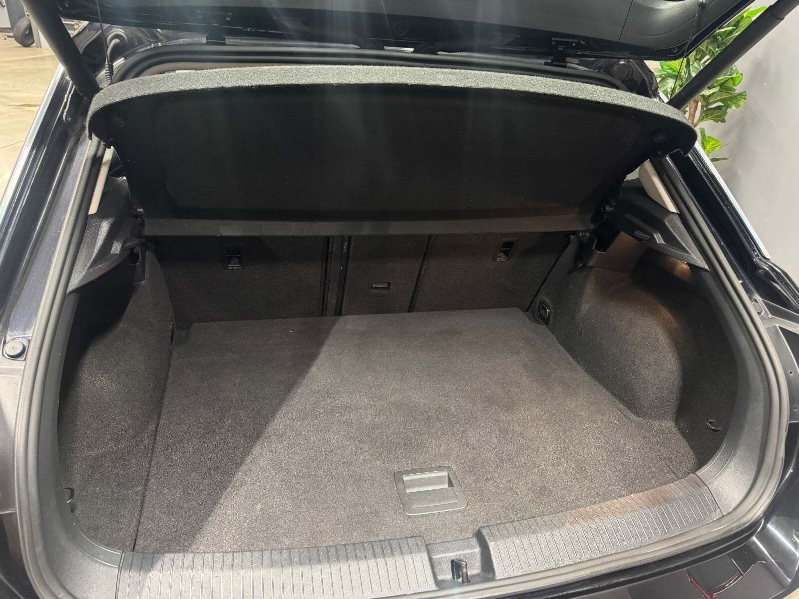 Sort VW T-Roc fra 2019