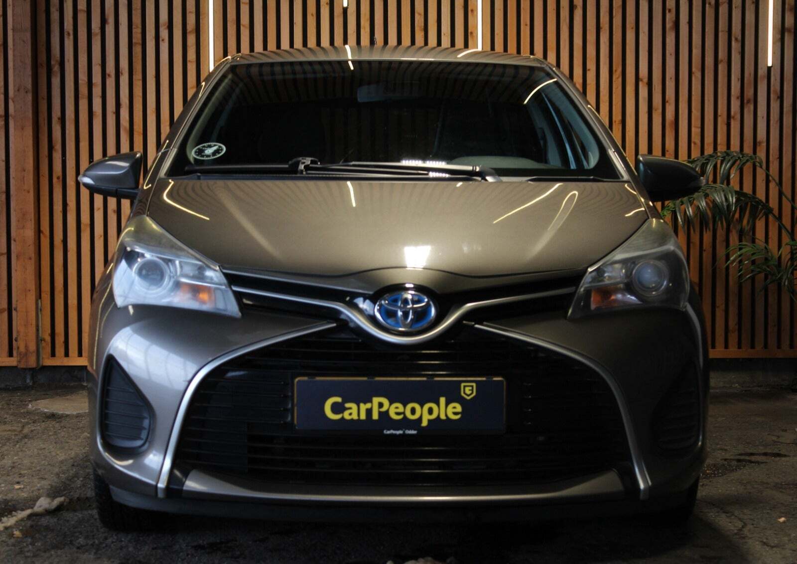 Toyota Yaris 1,5 Hybrid H2 e-CVT Van