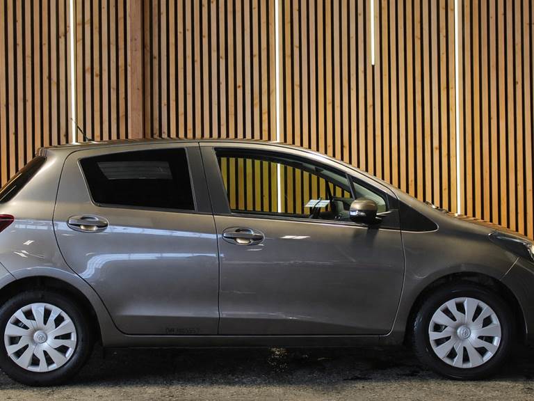 Toyota Yaris 1,5 Hybrid H2 e-CVT Van