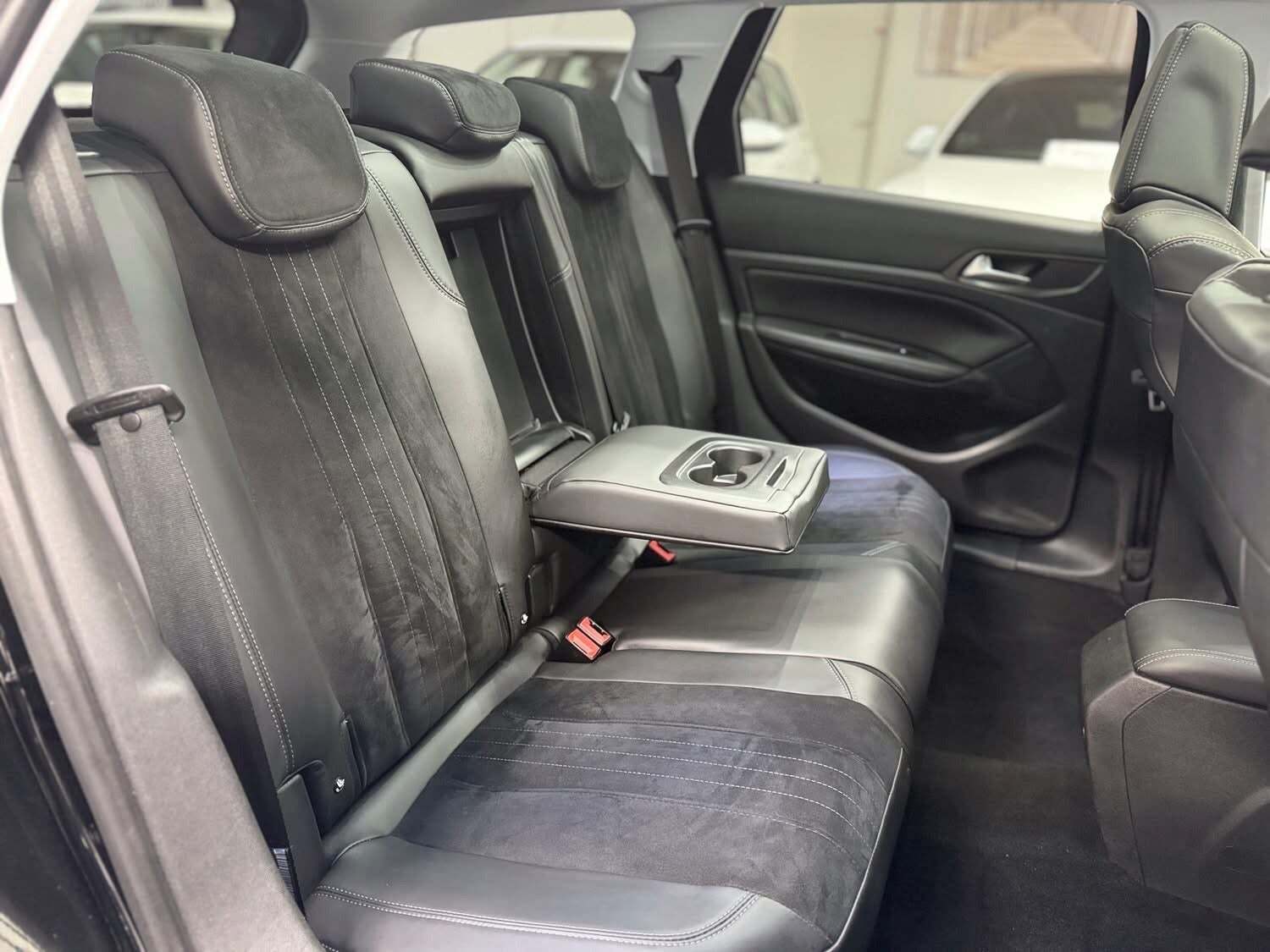 Sort Peugeot 308 fra 2016