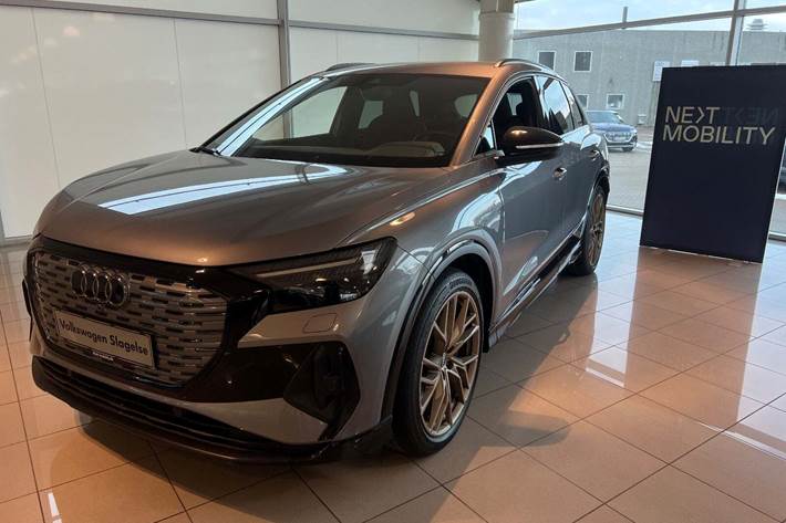 Grå Audi Q4 e-tron fra 2022 set udefra