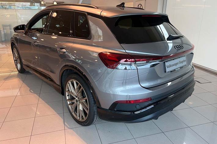 Grå Audi Q4 e-tron fra 2022
