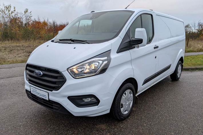 Hvid Ford Transit Custom 300L fra 2023 set udefra