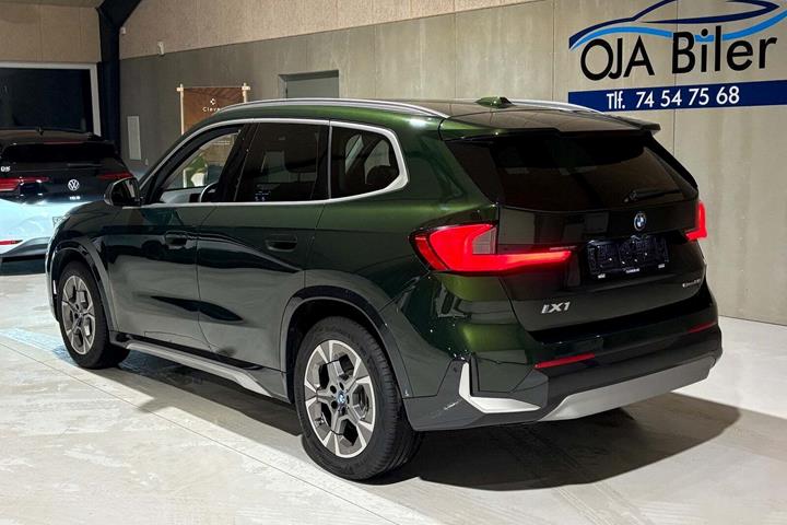 Grøn BMW iX1 fra 2024