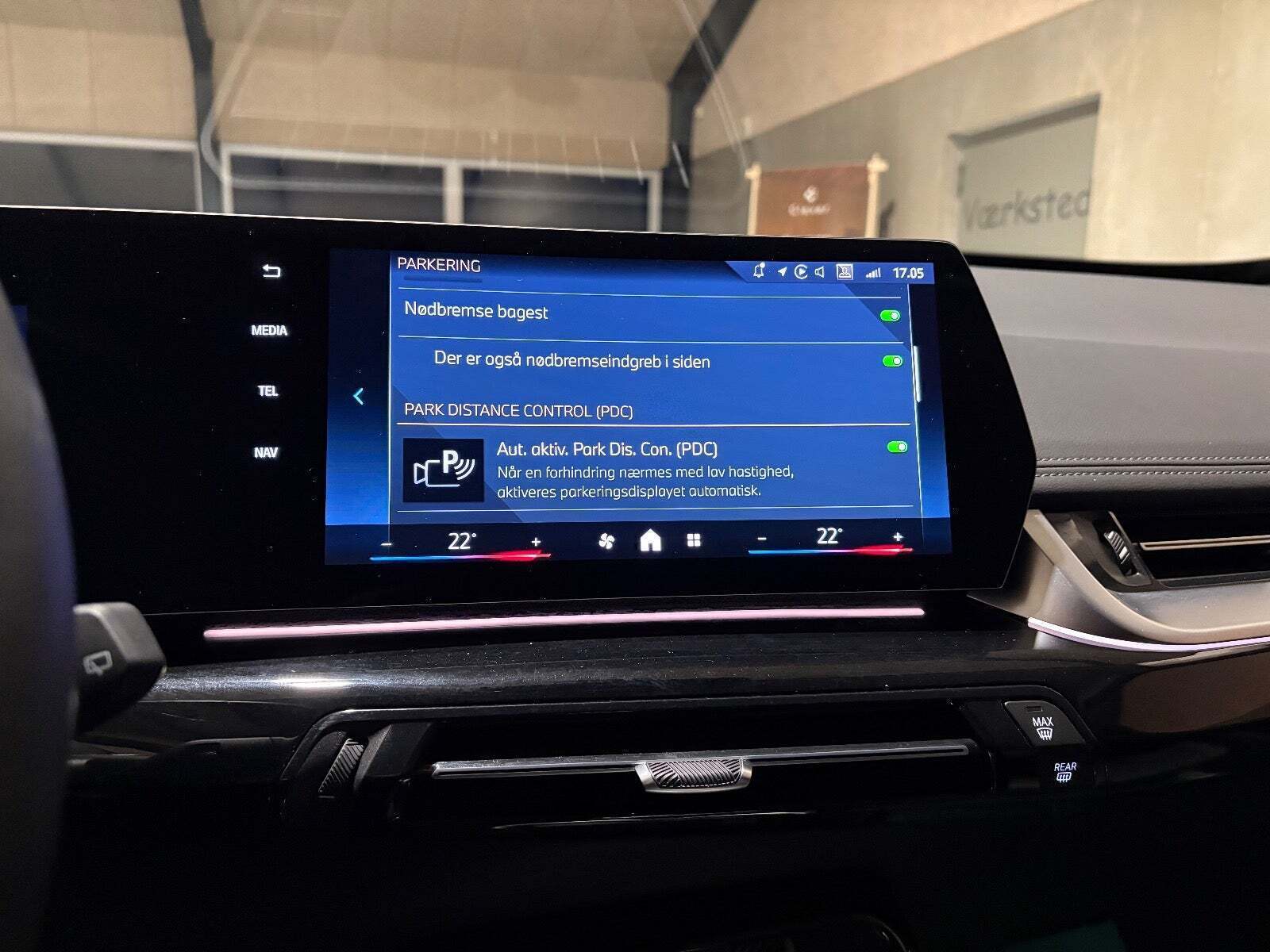 Grøn BMW iX1 fra 2024