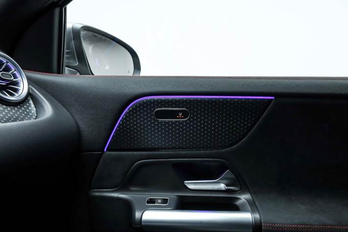 Grå Mercedes EQA250+ fra 2024