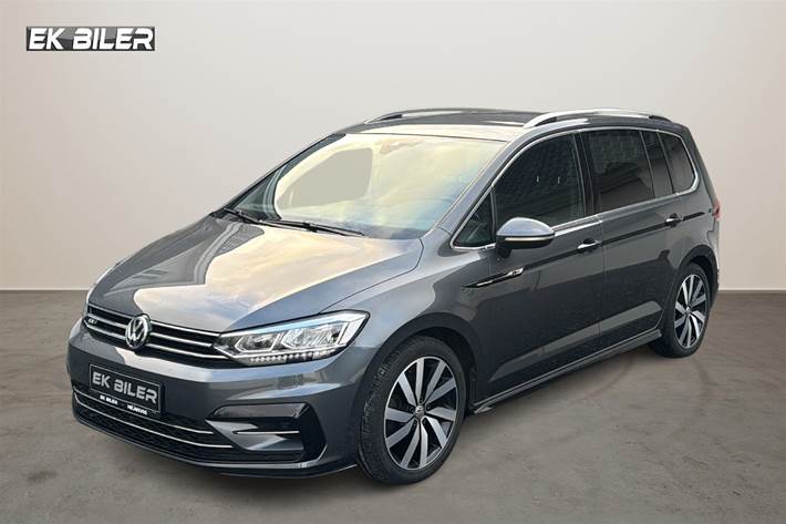 Sort VW Touran fra 2020 set udefra
