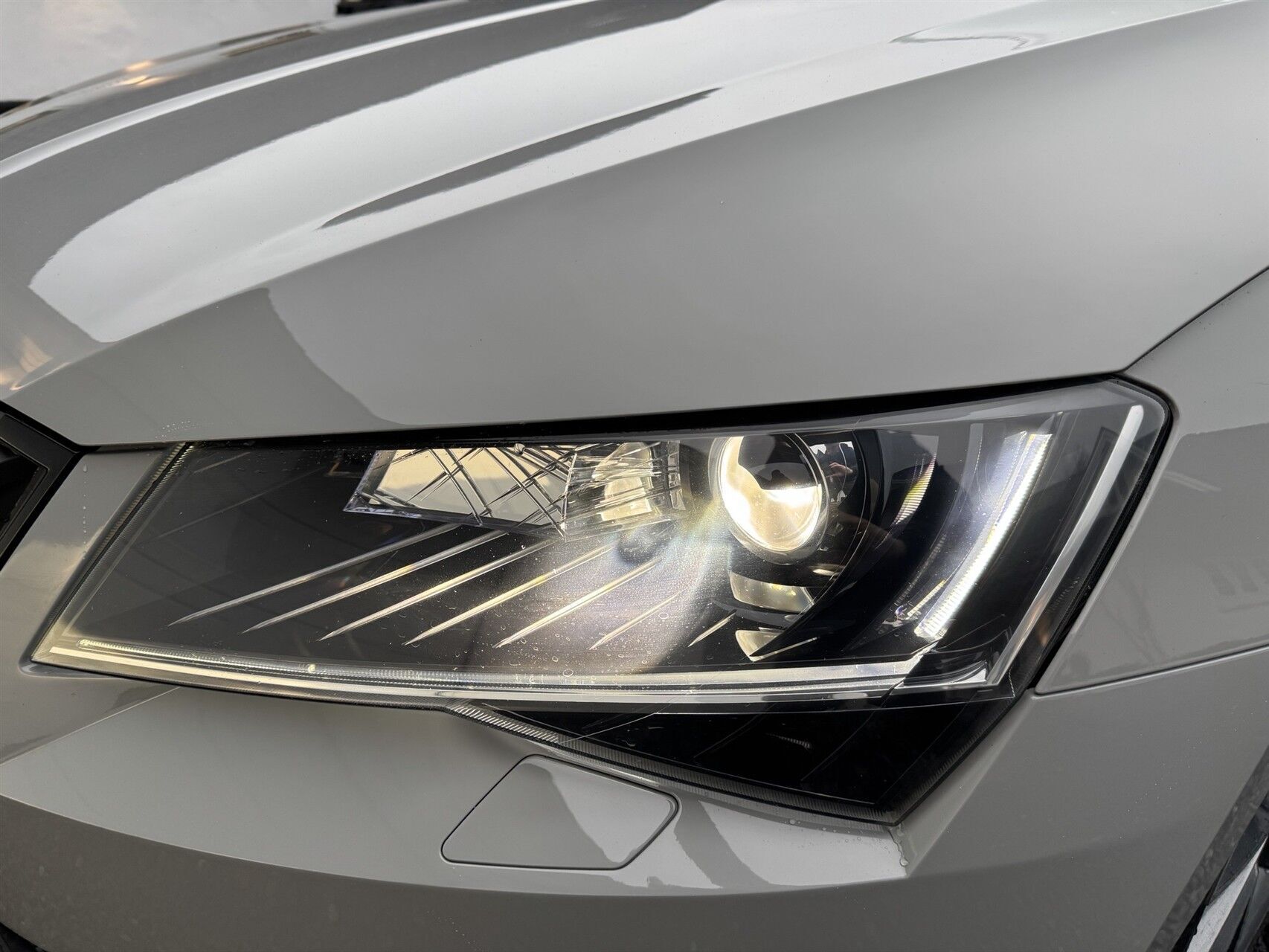 Skoda Superb 2,0 Combi TDI Sportline 4x4 DSG 190HK Stc Aut.