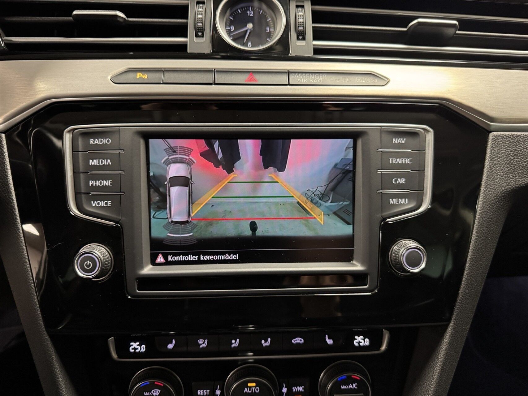 Sort VW Passat fra 2017