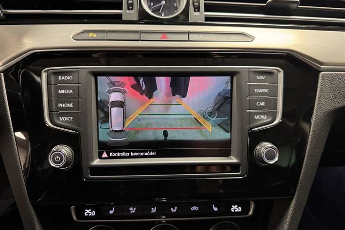 Sort VW Passat fra 2017