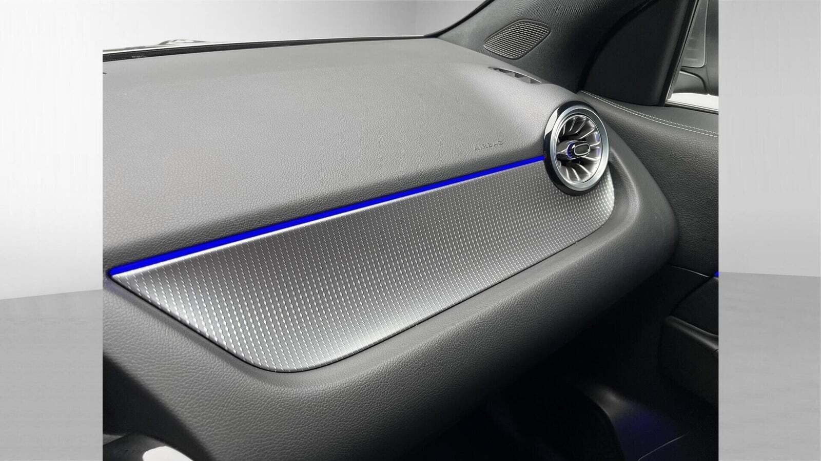 Grå Mercedes EQA250+ fra 2023