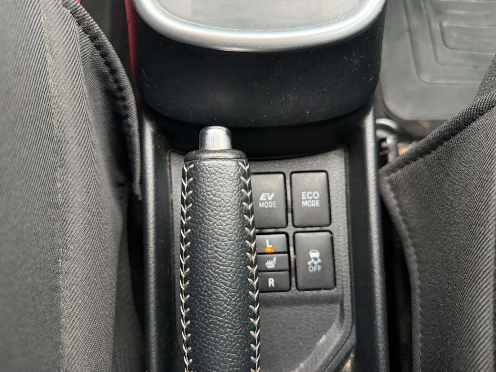 Sølv Toyota Yaris fra 2020