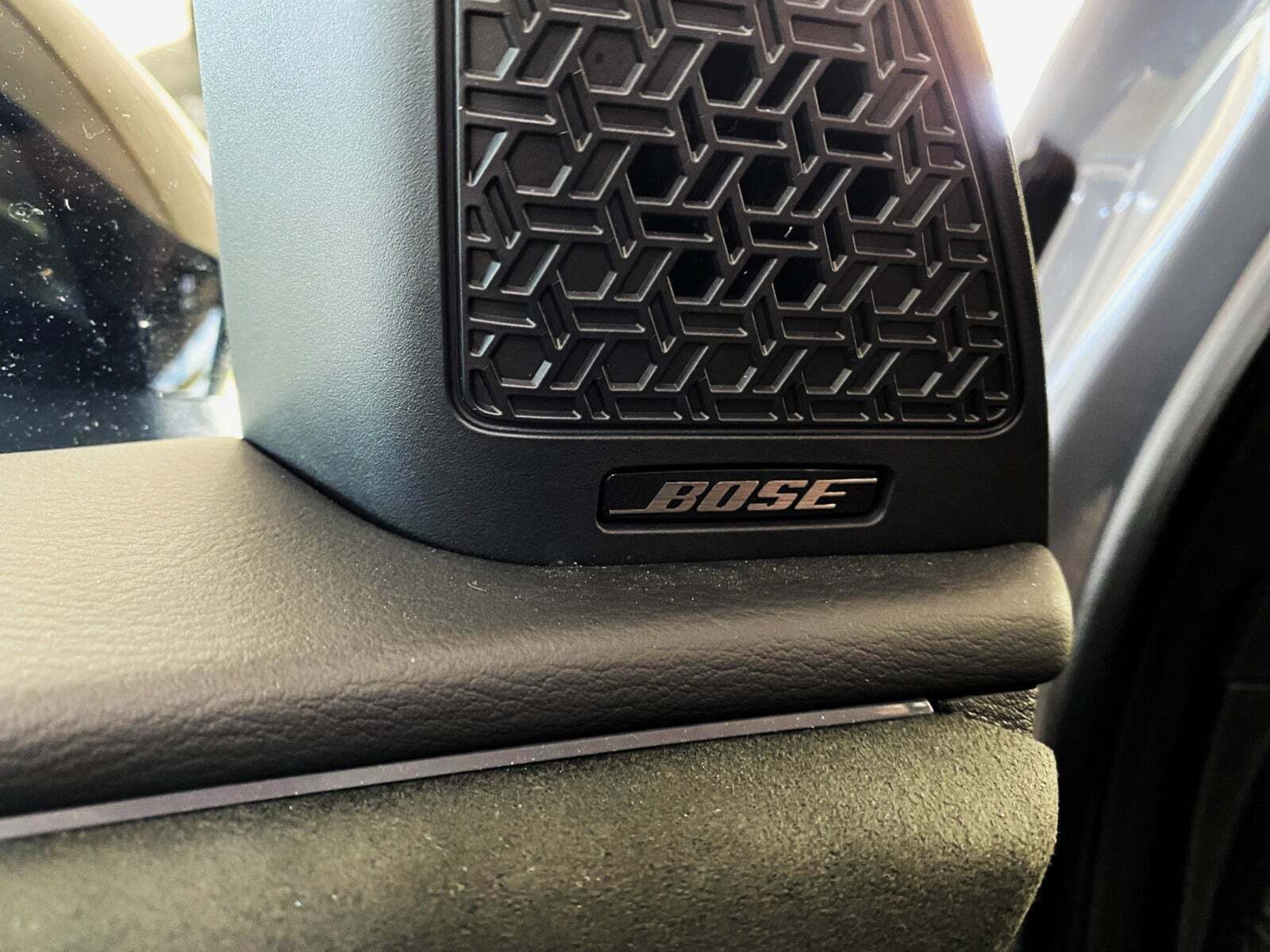 Grå Nissan Ariya fra 2023