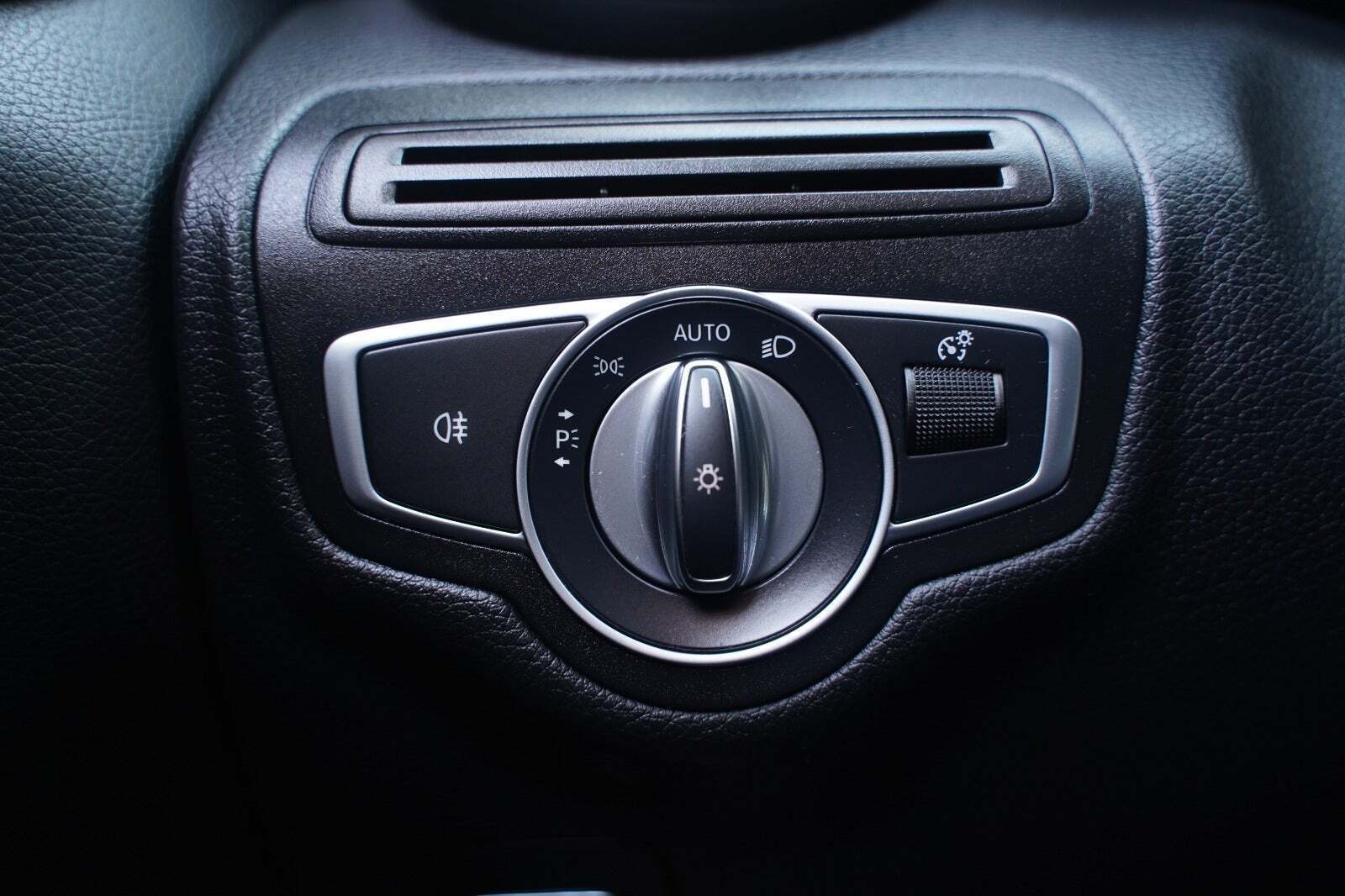 Brun Mercedes C220 d fra 2017