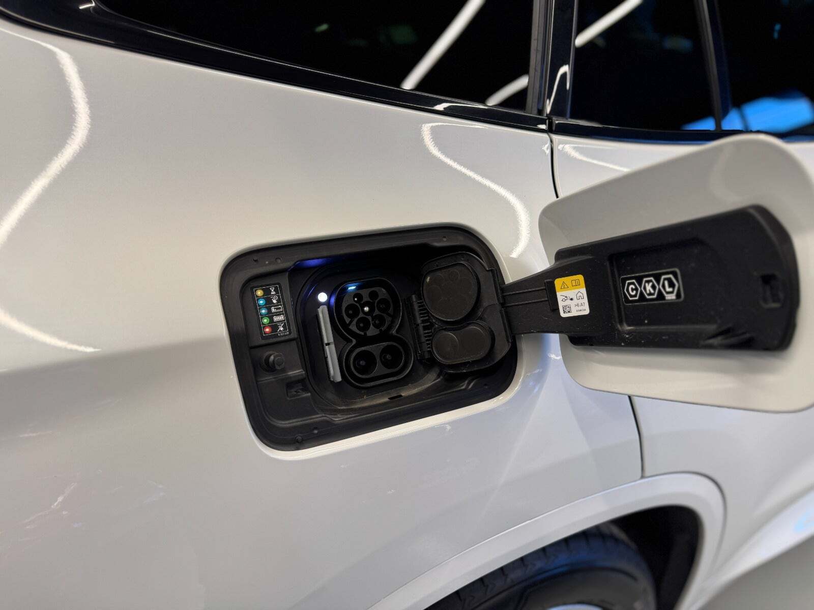 Hvid BMW iX3 fra 2022