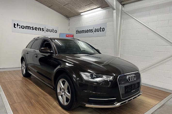 Brun Audi A6 Allroad fra 2014 set udefra
