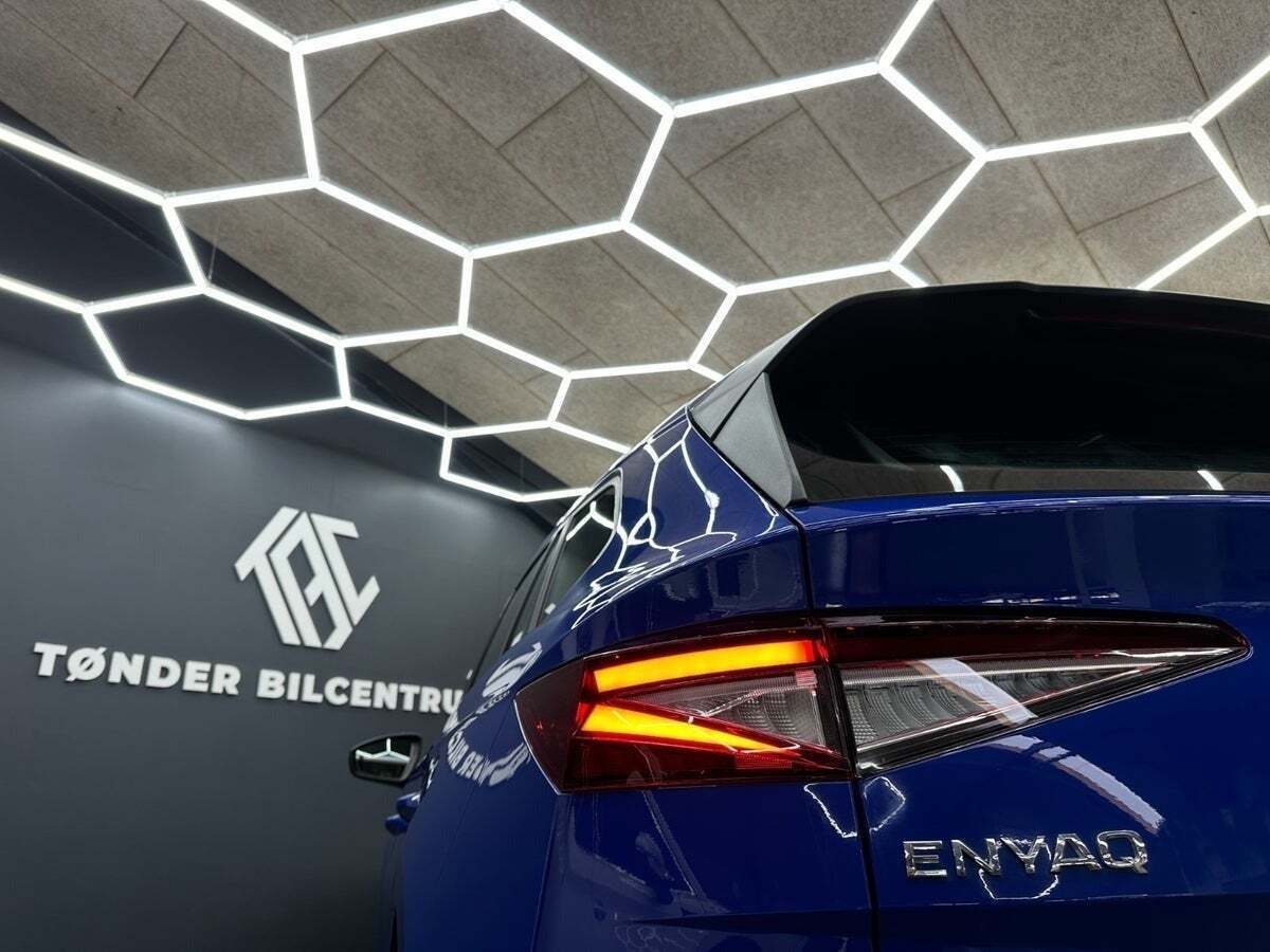 Blå Skoda Enyaq fra 2021
