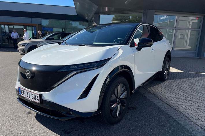 Hvid Nissan Ariya fra 2022 set udefra
