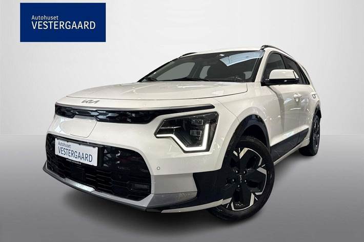 Hvid Kia Niro fra 2023 set udefra
