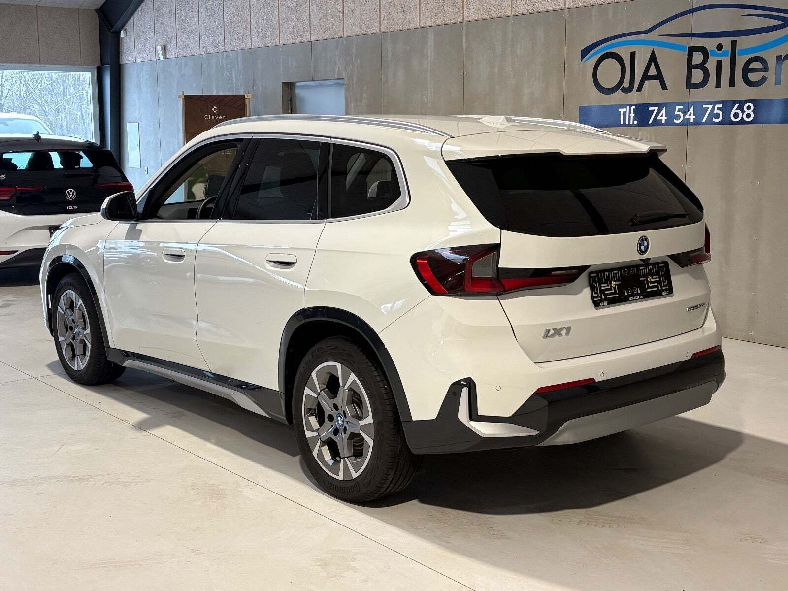 Hvid BMW iX1 fra 2024