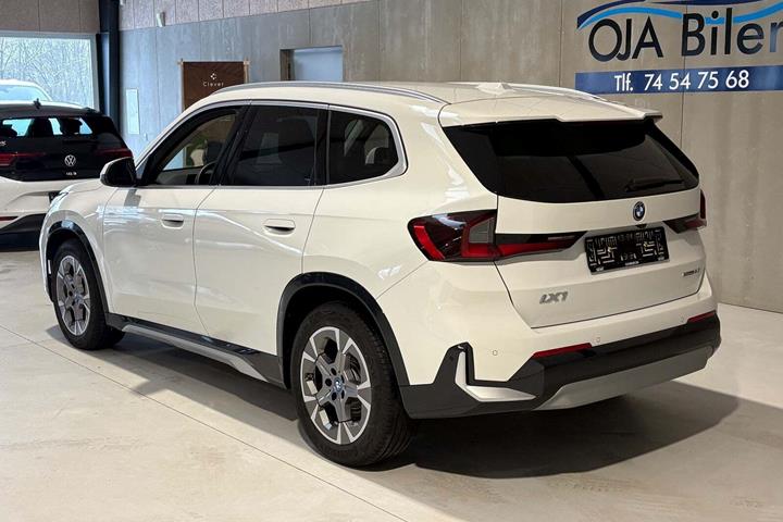 Hvid BMW iX1 fra 2024