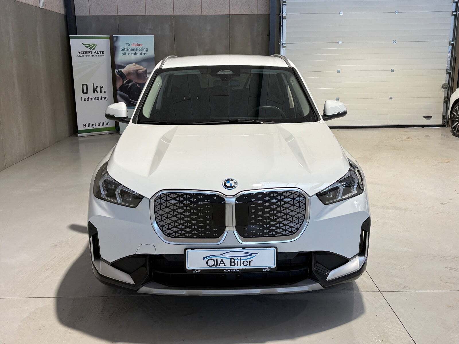 Hvid BMW iX1 fra 2024